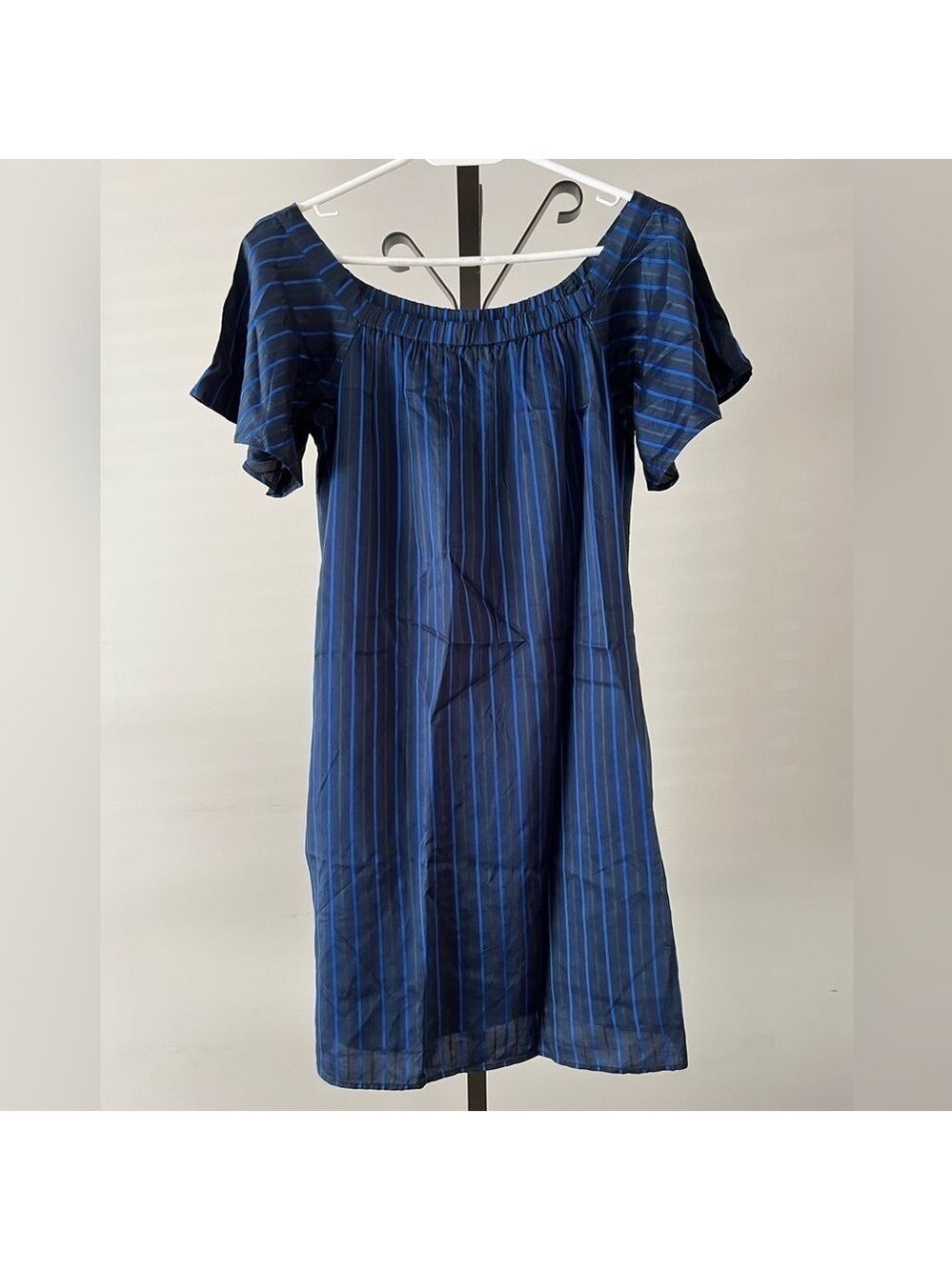 Banana Republic Navy Blue Striped off the shoulder dress, size XSmall.